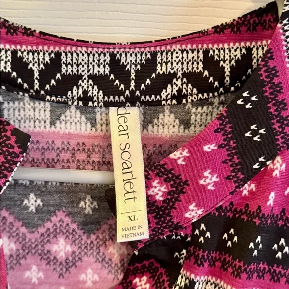 Dear Scarlett Pink and Black Snowflake Print Top - Picture 2 of 4